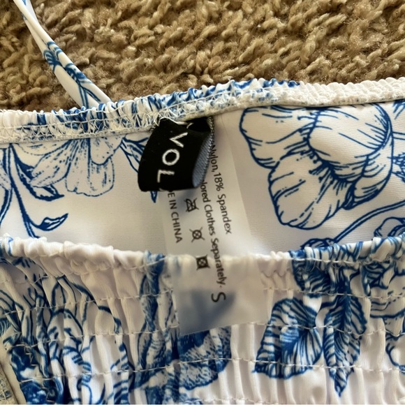 Bikini - Picture 2 of 2